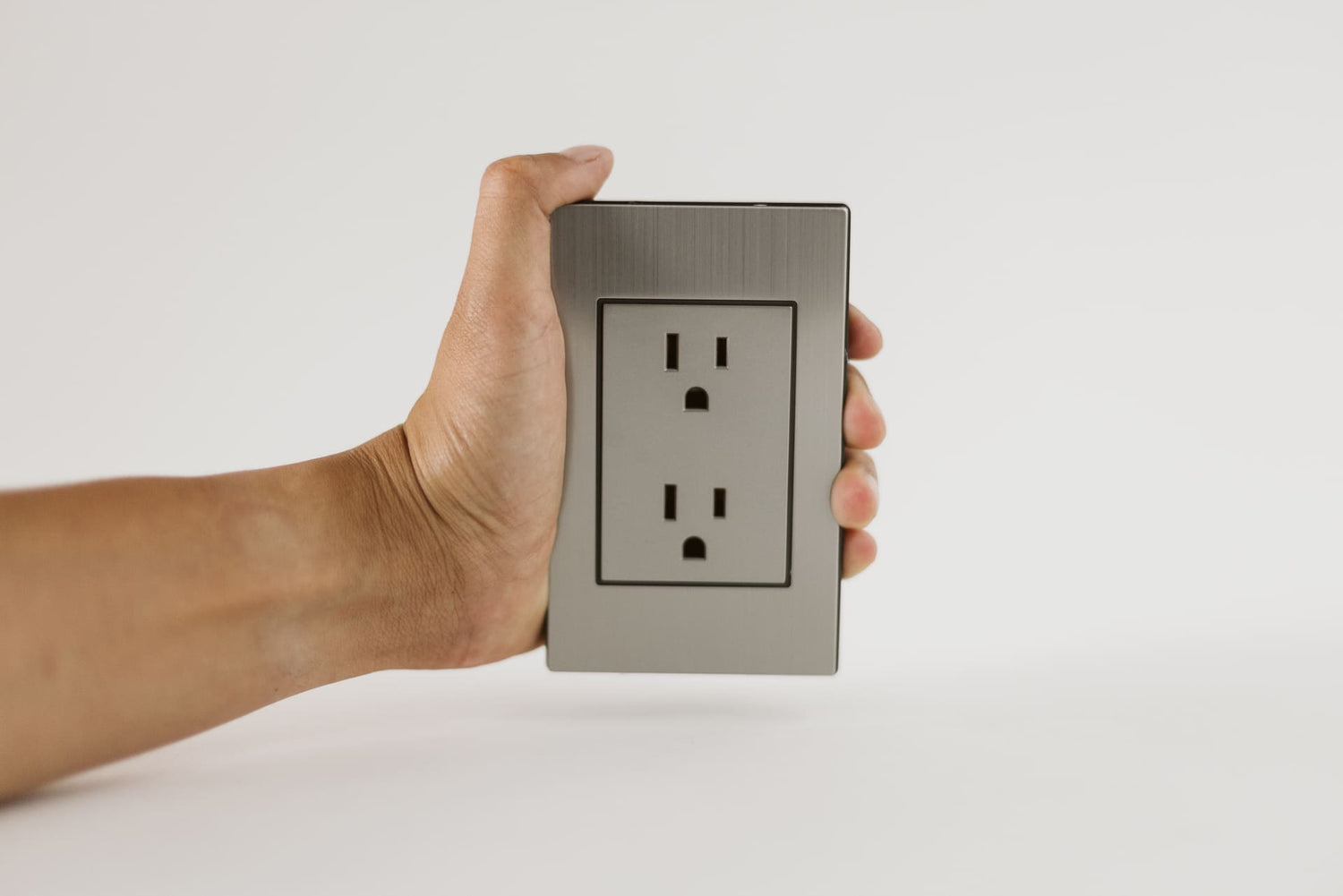 Placa Metálica de Contacto Doble APL-104 - Diseño en Acero Inoxidable para Uso Residencial y Comercial