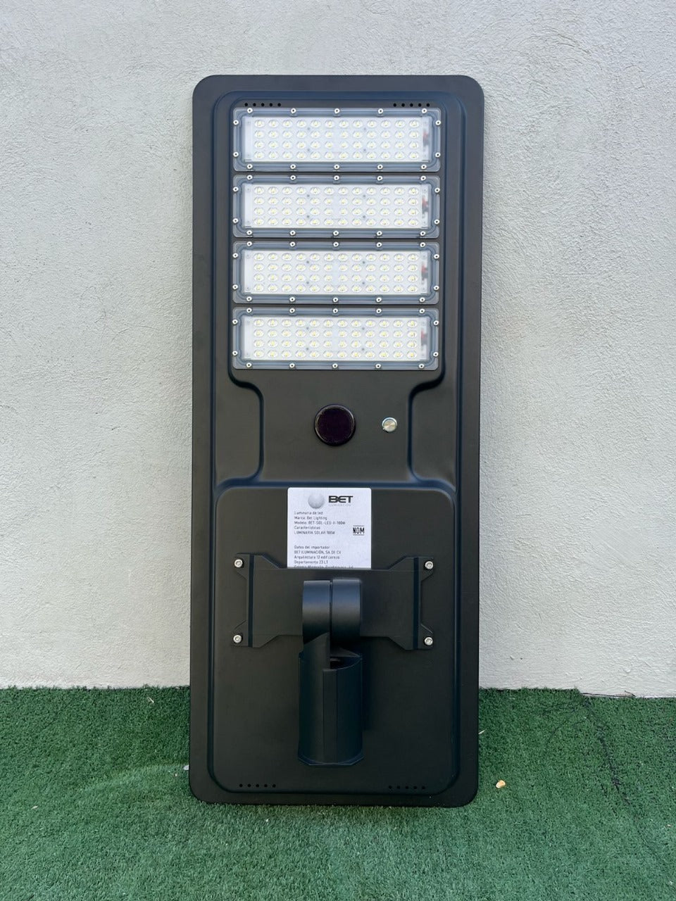 Luminaria Solar LED para Alumbrado Público – Iluminación Autónoma y Resistente IP65